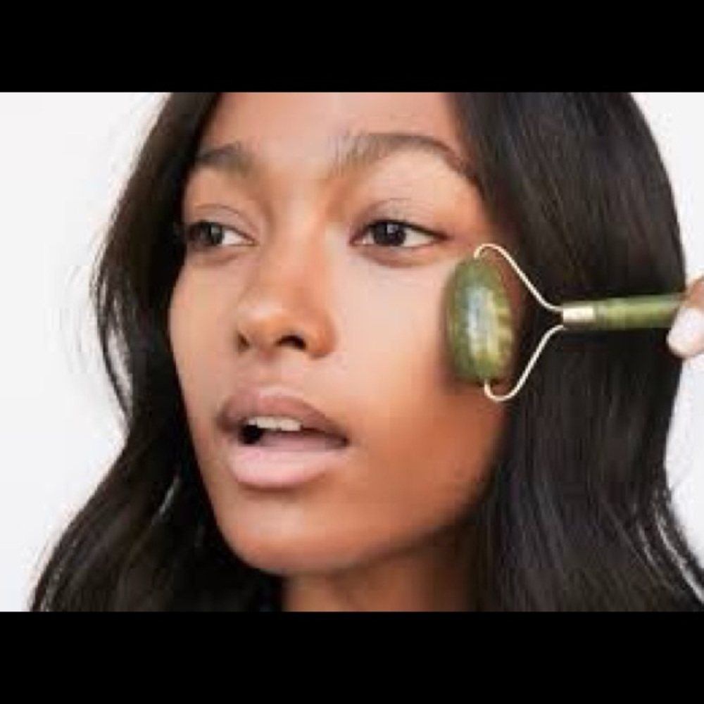 ⭐️Jade Facial Roller⭐️ - Picture 3 of 3